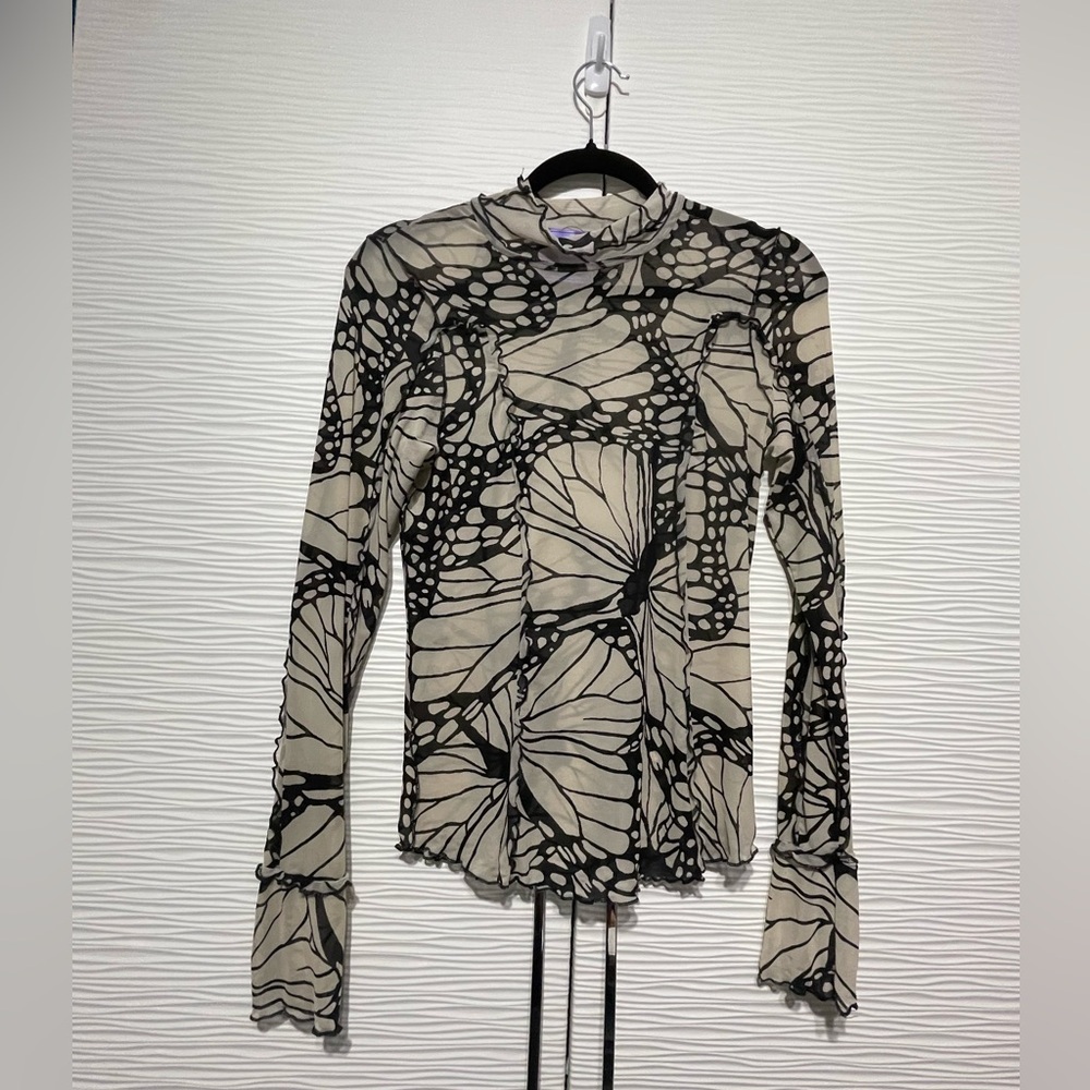 FREE PEOPLE SIZE M MESH BLACK AND IVORY GRAPHIC TOP SEMI SHEER LONG SLEEVES